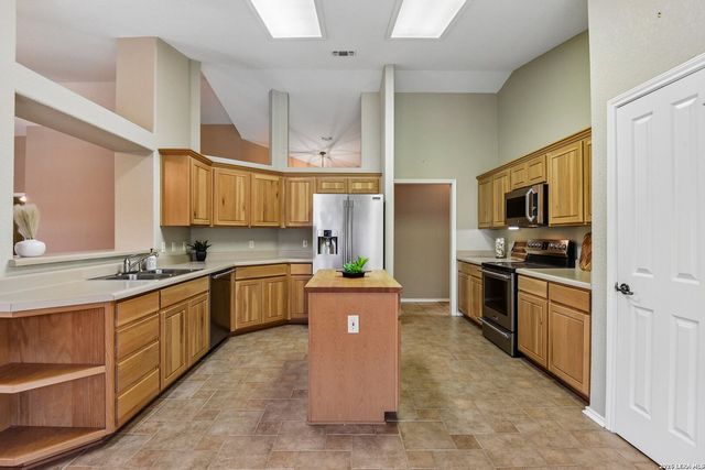 1217 Victory, Kerrville, TX 78028