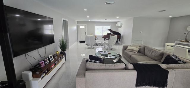 288 NW 89th Avenue, Coral Springs, FL 33071