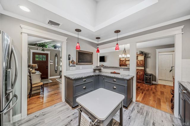 1 Honey Lane, Miller Place, NY 11764