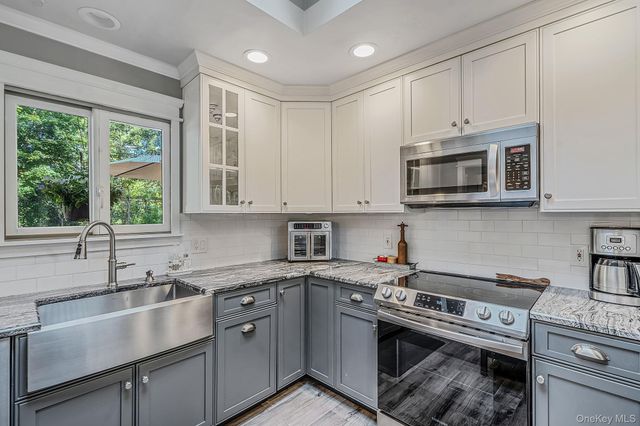 1 Honey Lane, Miller Place, NY 11764