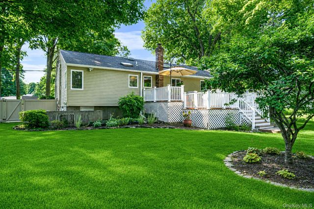 1 Honey Lane, Miller Place, NY 11764