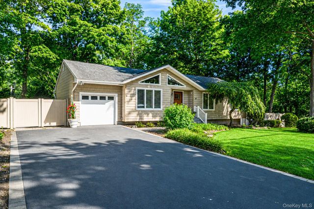 1 Honey Lane, Miller Place, NY 11764