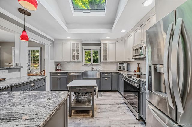 1 Honey Lane, Miller Place, NY 11764