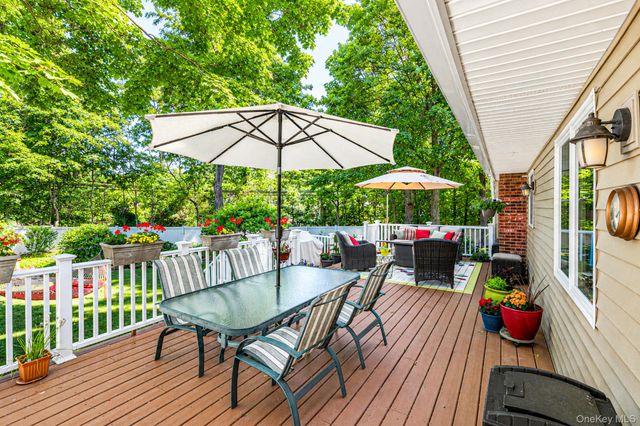 1 Honey Lane, Miller Place, NY 11764