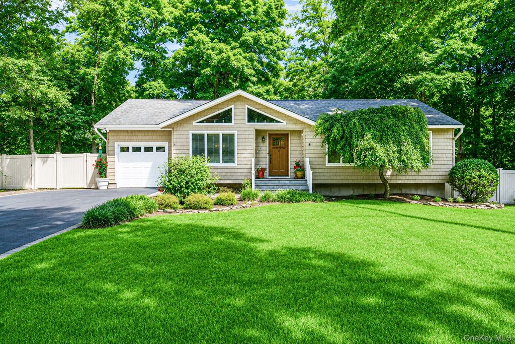 1 Honey Lane, Miller Place, NY 11764