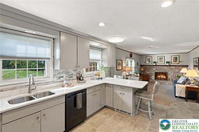 3834 Estate Drive, North Whitehall Twp, PA 18078