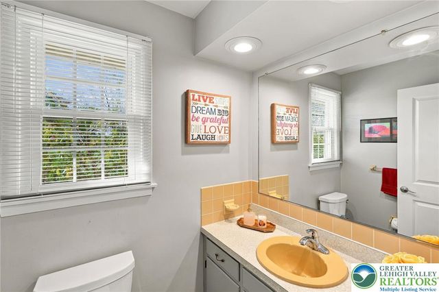 3834 Estate Drive, North Whitehall Twp, PA 18078