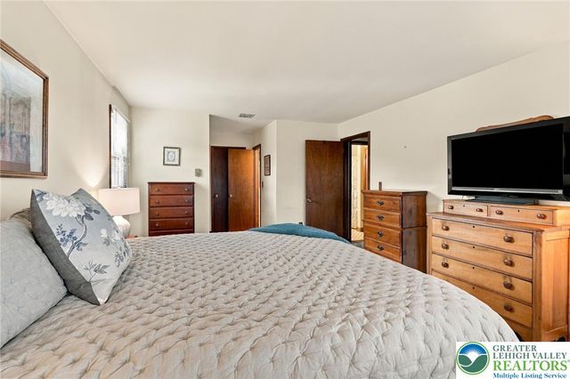 3834 Estate Drive, North Whitehall Twp, PA 18078