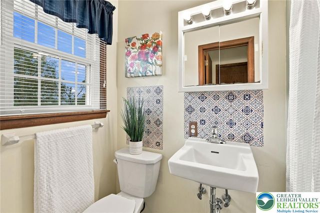 3834 Estate Drive, North Whitehall Twp, PA 18078