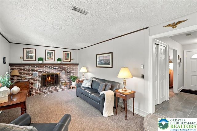 3834 Estate Drive, North Whitehall Twp, PA 18078