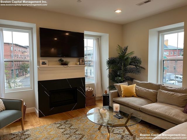 14 Williams St 4, Chelsea, MA 02150