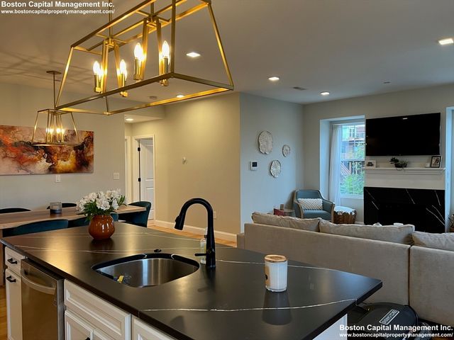 14 Williams St 4, Chelsea, MA 02150