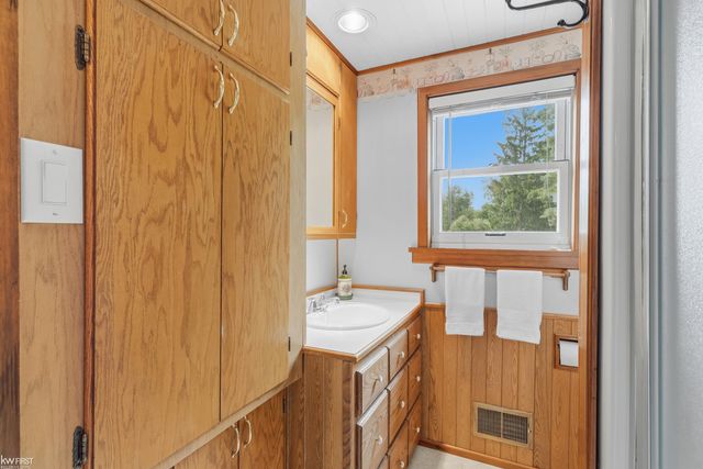 1018 Mildred Street, Flushing, MI 48433