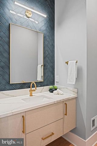 1052 BALLS HILL RD, Mclean, VA 22101