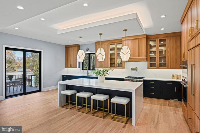 1052 BALLS HILL RD, Mclean, VA 22101