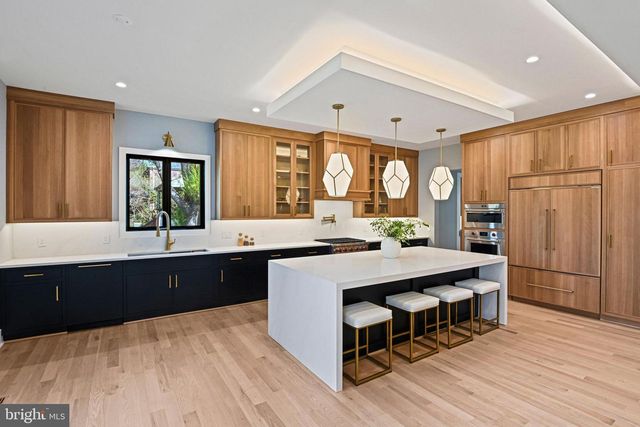 1052 BALLS HILL RD, Mclean, VA 22101