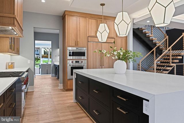 1052 BALLS HILL RD, Mclean, VA 22101