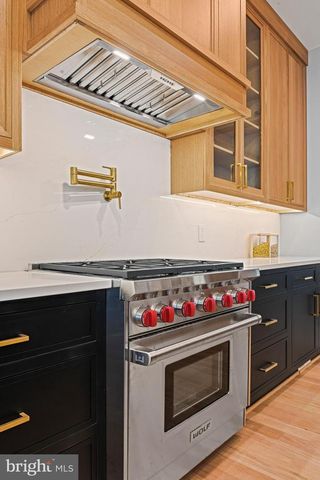 1052 BALLS HILL RD, Mclean, VA 22101