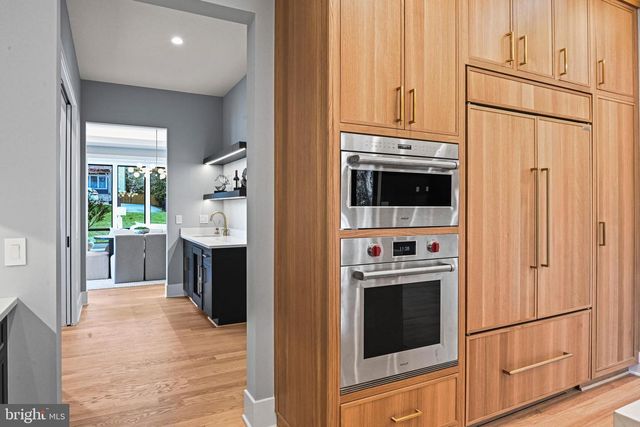 1052 BALLS HILL RD, Mclean, VA 22101