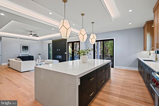 1052 BALLS HILL RD, Mclean, VA 22101