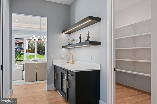 1052 BALLS HILL RD, Mclean, VA 22101