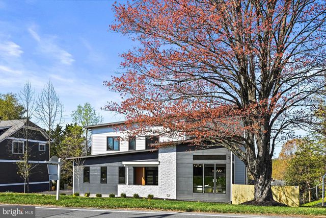 1052 BALLS HILL RD, Mclean, VA 22101