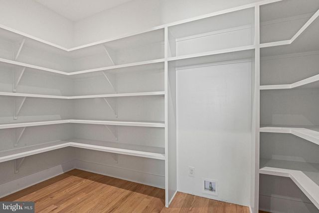 1052 BALLS HILL RD, Mclean, VA 22101