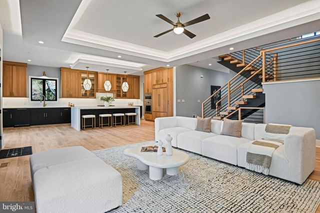 1052 BALLS HILL RD, Mclean, VA 22101