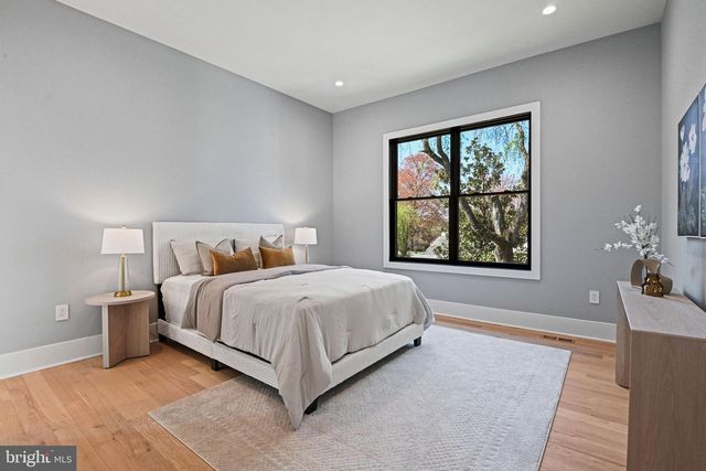 1052 BALLS HILL RD, Mclean, VA 22101