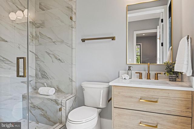 1052 BALLS HILL RD, Mclean, VA 22101