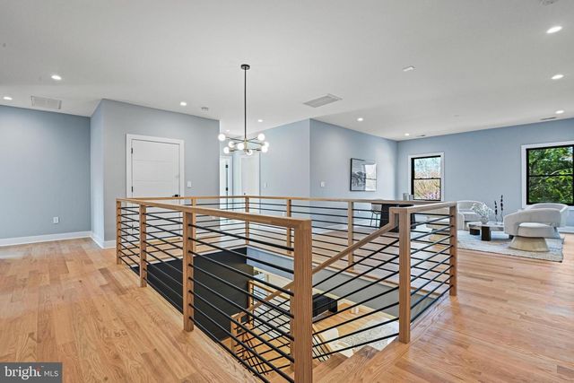 1052 BALLS HILL RD, Mclean, VA 22101