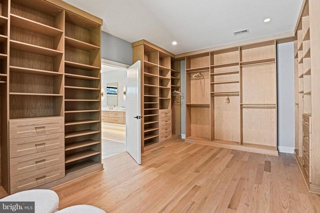 1052 BALLS HILL RD, Mclean, VA 22101