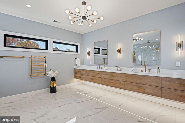 1052 BALLS HILL RD, Mclean, VA 22101