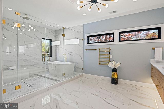 1052 BALLS HILL RD, Mclean, VA 22101