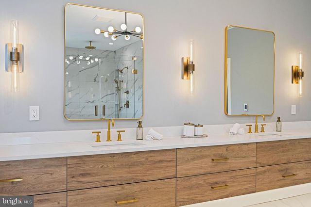 1052 BALLS HILL RD, Mclean, VA 22101