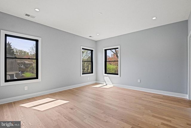 1052 BALLS HILL RD, Mclean, VA 22101