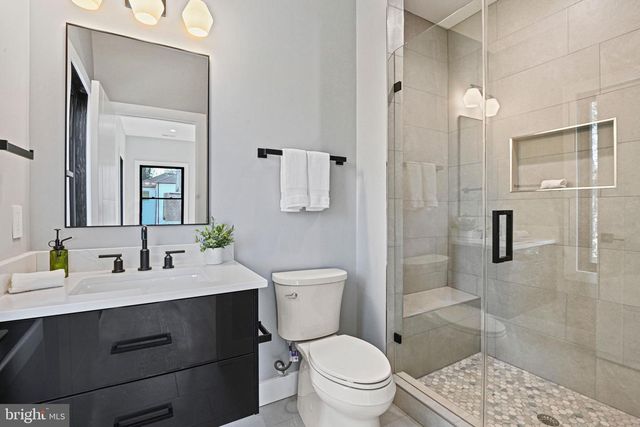 1052 BALLS HILL RD, Mclean, VA 22101