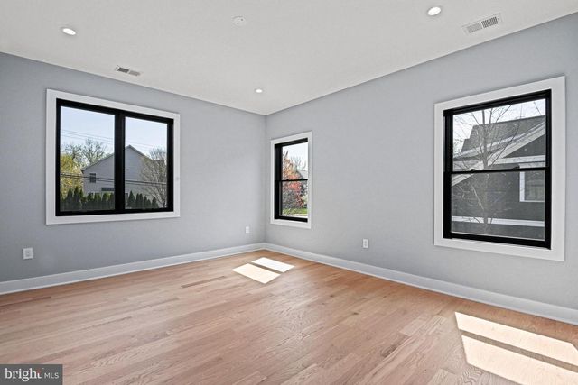 1052 BALLS HILL RD, Mclean, VA 22101