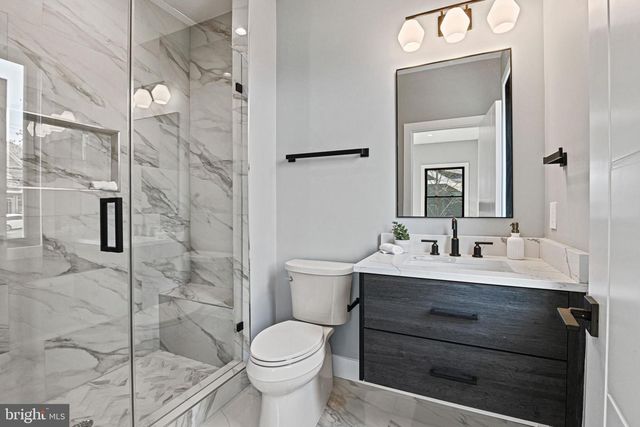 1052 BALLS HILL RD, Mclean, VA 22101