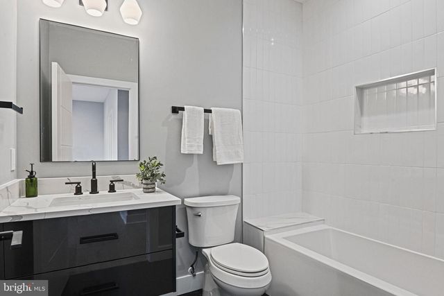 1052 BALLS HILL RD, Mclean, VA 22101