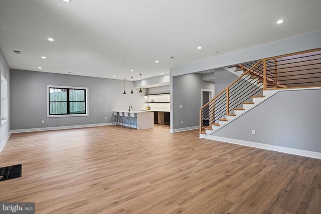 1052 BALLS HILL RD, Mclean, VA 22101