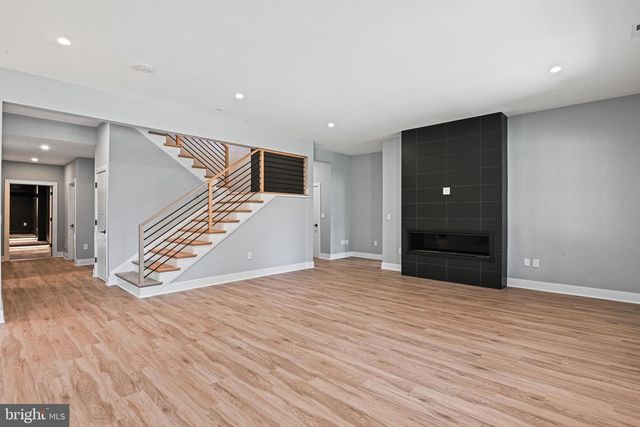 1052 BALLS HILL RD, Mclean, VA 22101