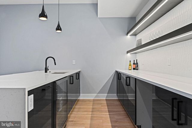 1052 BALLS HILL RD, Mclean, VA 22101