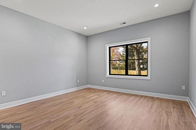 1052 BALLS HILL RD, Mclean, VA 22101