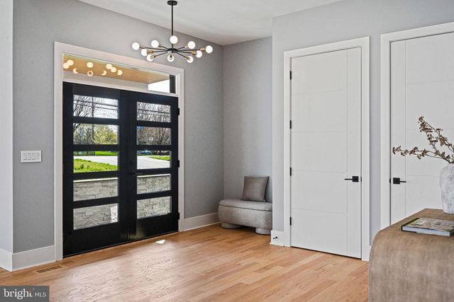 1052 BALLS HILL RD, Mclean, VA 22101