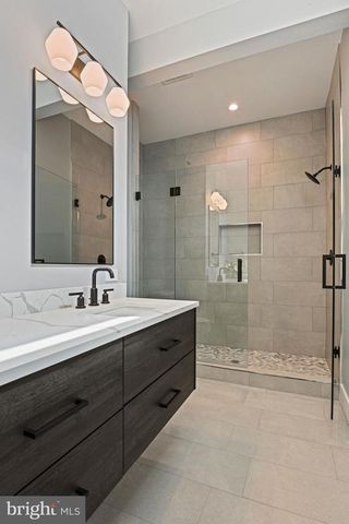 1052 BALLS HILL RD, Mclean, VA 22101