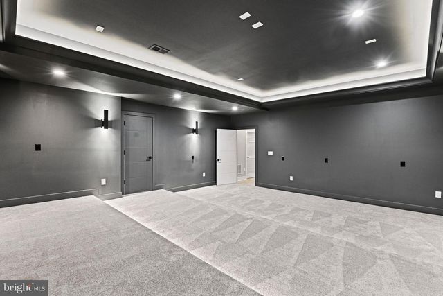 1052 BALLS HILL RD, Mclean, VA 22101