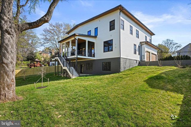 1052 BALLS HILL RD, Mclean, VA 22101