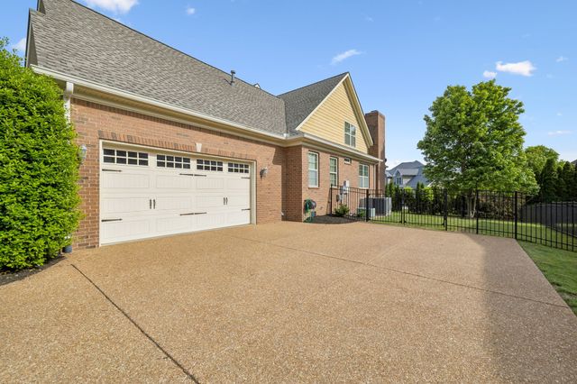 1067 Gadwall Cir, Hendersonville, TN 37075