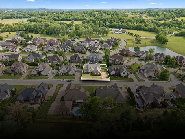 1067 Gadwall Cir, Hendersonville, TN 37075